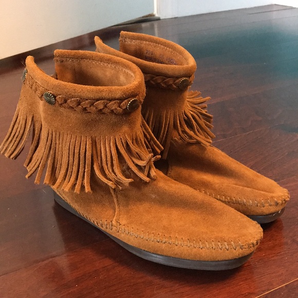 Minnetonka Shoes - Minnetonka moccasin fringe booties